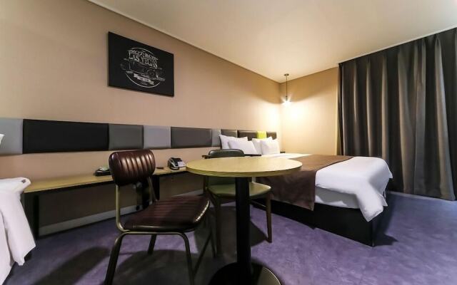 Hotel 385