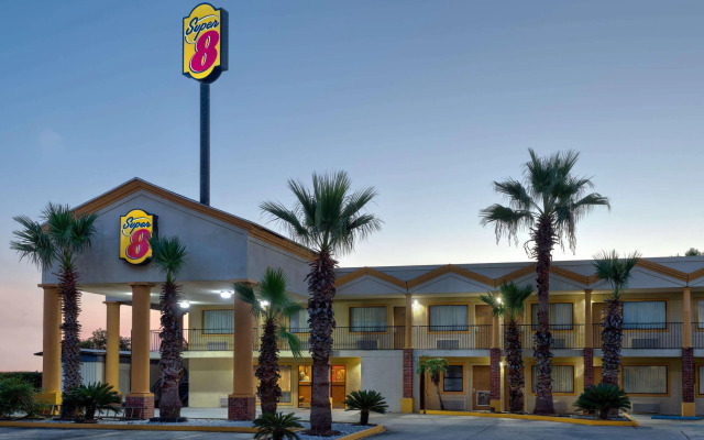 Super 8 Breaux Bridge