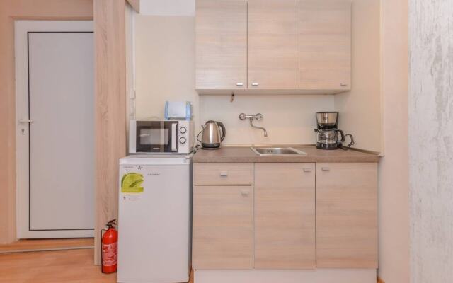 Cosy Top Floor Studio on Patriarh Evtimiy Blvd