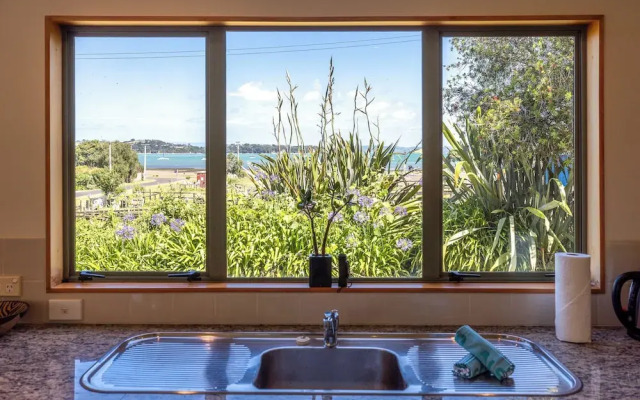 Tikirau Bay Views in Oneroa