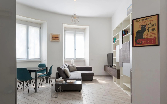 Wide and Bright Apartment next to metro station - Pacini