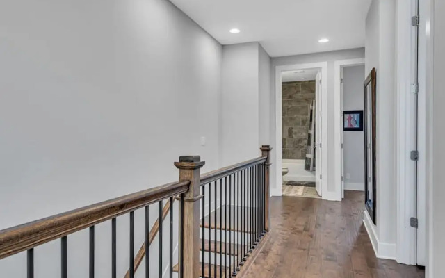 Luxury Townhome With Rooftop Deck Skyline Views