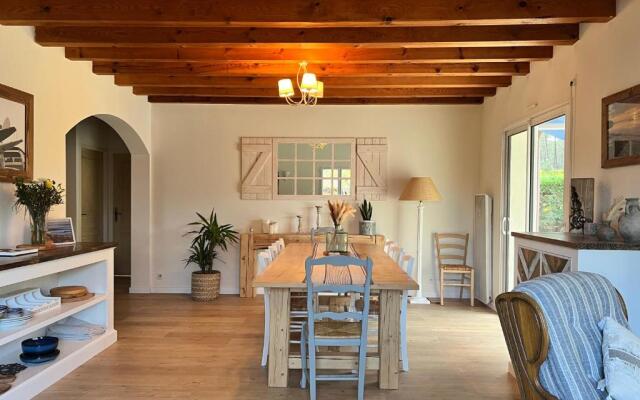 Charming villa, tranquillity by the forest