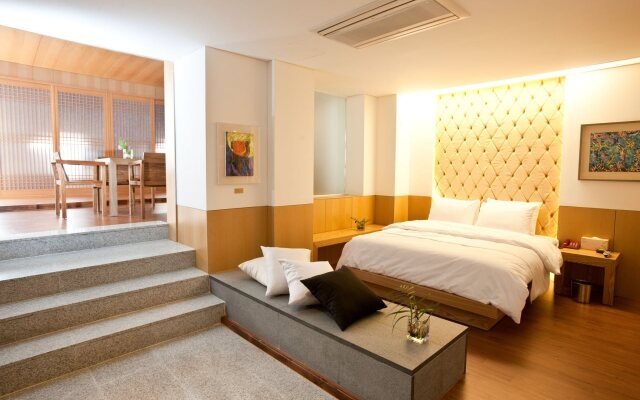 Yuwon Hotel