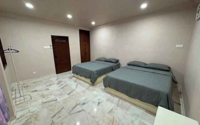 Cozy Johor Bahru Home With Family Room and Unblock Balcony View – Guest Rooms – Johor Bahru