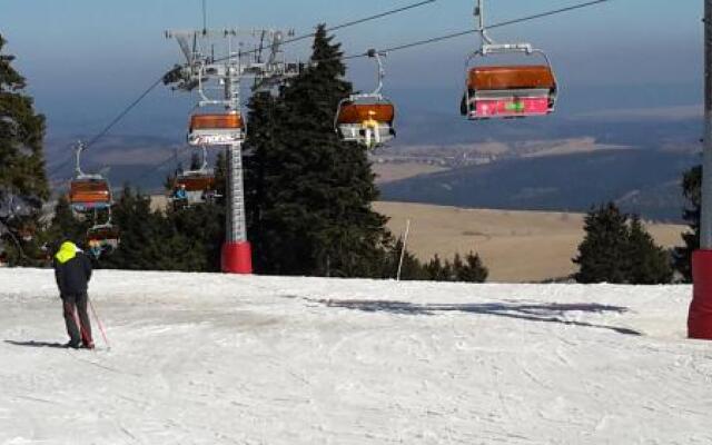 À La Montagne