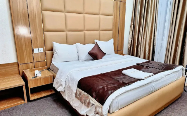 Luxxe Suites By Almond