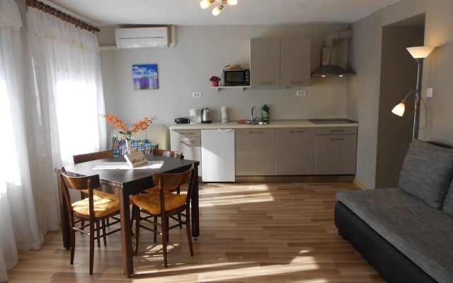 Apartments Modrina