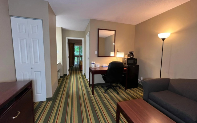 Jolly Roger Inn & Resort