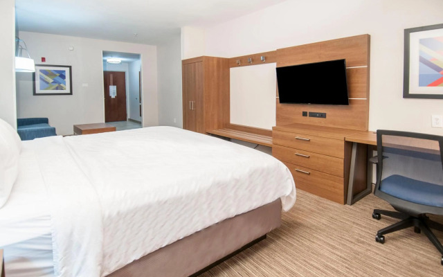 Holiday Inn Express & Suites Ocean Springs by IHG