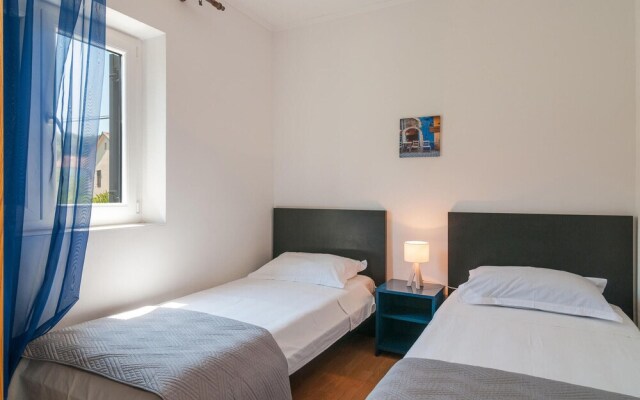 Nice Apartment in Sutivan With Wifi and 2 Bedrooms