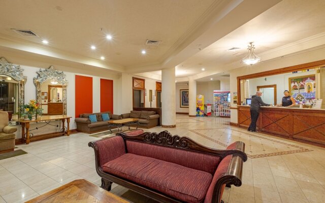 Resort-Style Apartment Opposite Beach