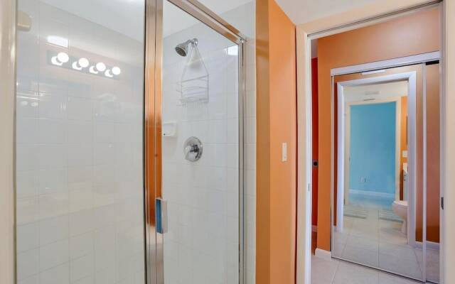 Breezy Condo With Deluxe Pool and Private Beach Access