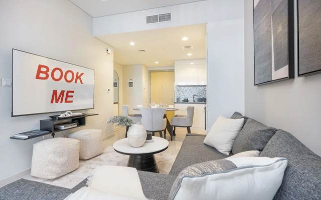 Stunning 2BR With Amazing Views in Business Bay