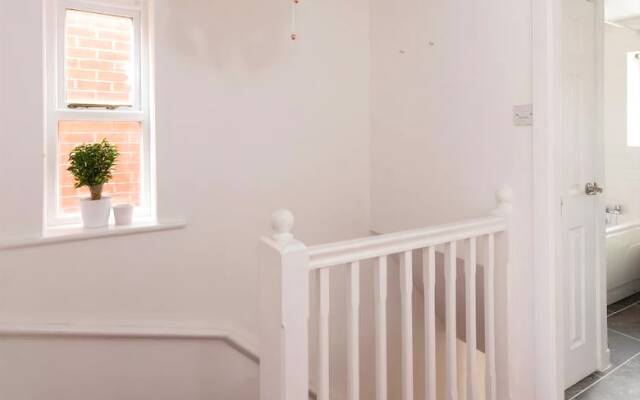 Sleek & Stylish 2BD Home w/ Office/studio