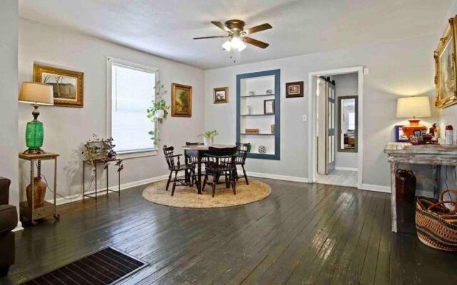 Cozy House Near Plaza District