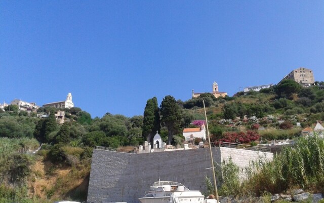 Bright Home in Cargèse Corse-du-sud With Barbecue