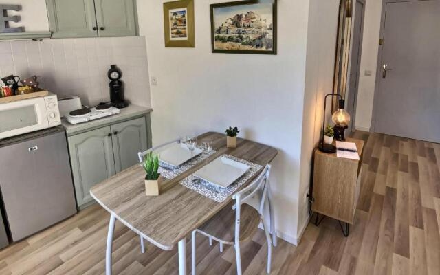 Studio vue sur les toits, lumineux Moustiers #2