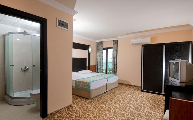 Mc Mahberi Beach Hotel