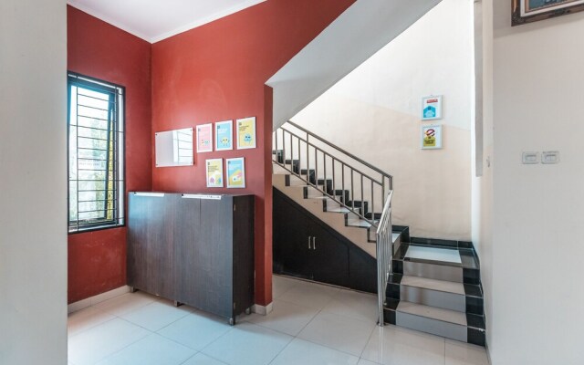 Oyo Life 1203 Hunian Tinggal Mega Rich