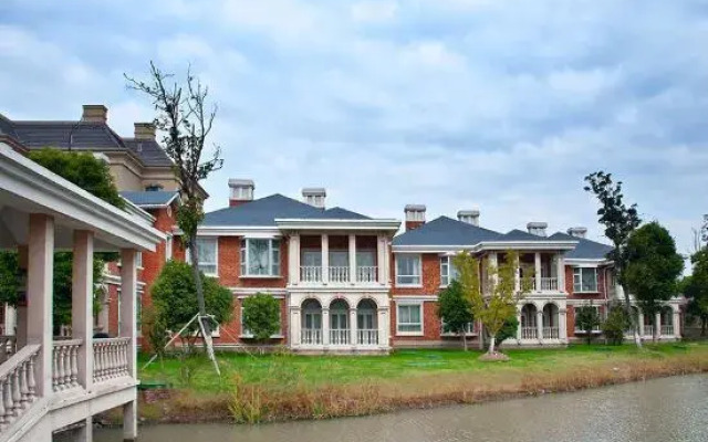Rose Manor