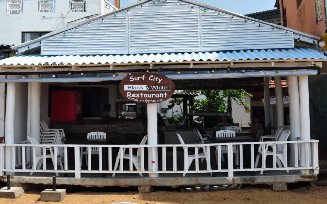 SURF UNA Beach Hotel