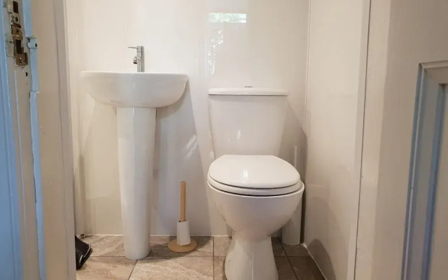 1 Bed Colony Apartment Stockbridge