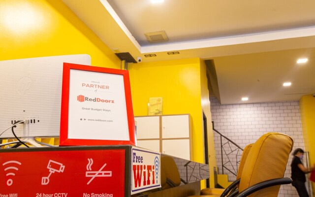 RedDoorz The Readers Cafe and Rooms