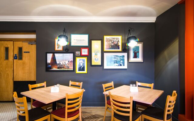 Holiday Inn Stoke on Trent M6, Jct 15 by IHG