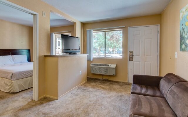 Emerald Suites Convention Center