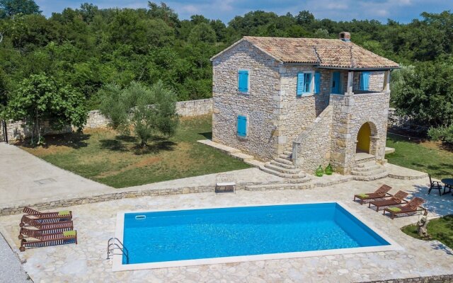 Modern Holiday Home With Pool in Sveti Lovrec Croatia