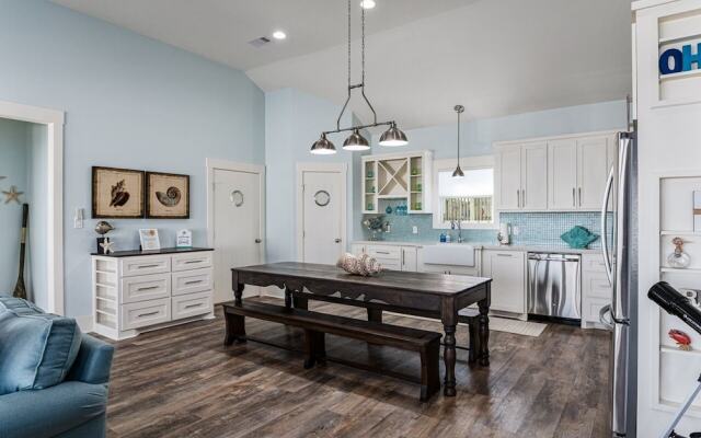 Ohana 3 Bedroom Home by RedAwning