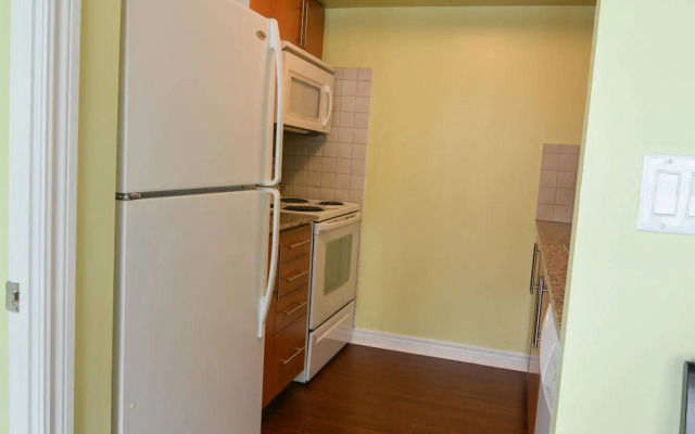 Maplewood Suites - Square One