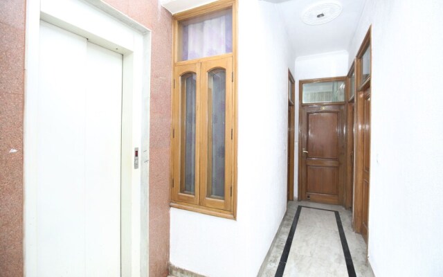 OYO 16736 Hotel Hm Crystal