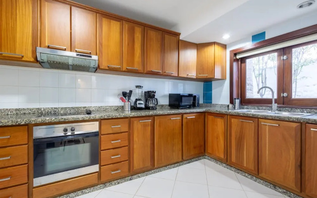 Beachfront 7BR Villa with Pool & Maid
