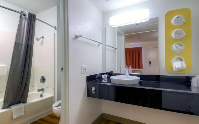 Motel 6 Palm Springs, CA - Downtown