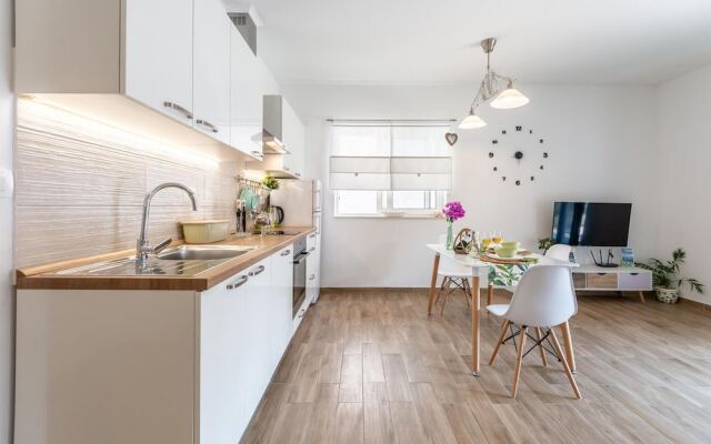 Nice Apartment in Milna With 1 Bedrooms and Wifi