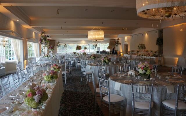 The Historic Summit Inn