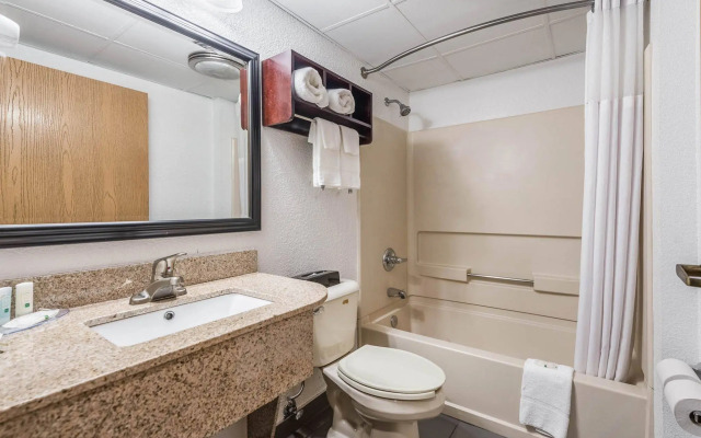 Quality Inn Grove City - Columbus South