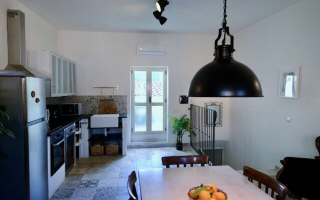 Large, Authentic 2-bed Apartment, Panoramic Views