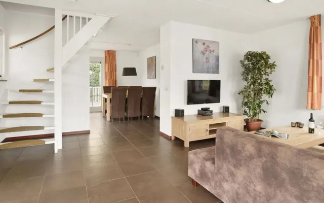 Bungalow by Water Near Rotterdam