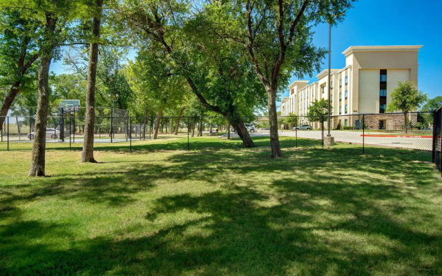 Hampton Inn & Suites Dallas/Plano-East