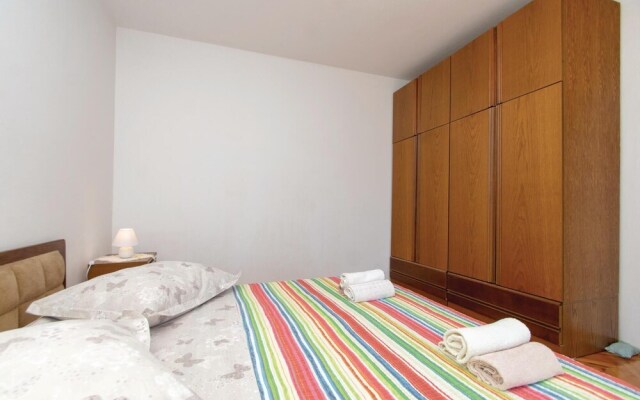 Awesome Home in Racisce With Wifi and 4 Bedrooms