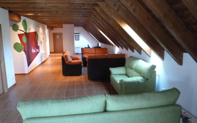 Hostal y Albergue Haizea - Hostel