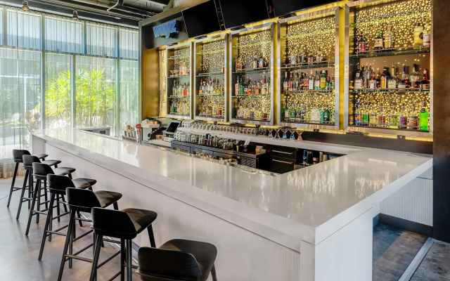 Aloft Jacksonville Tapestry Park