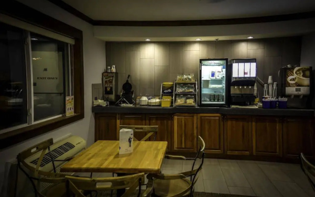 Guesthouse Inn & Suites- Osage Beach