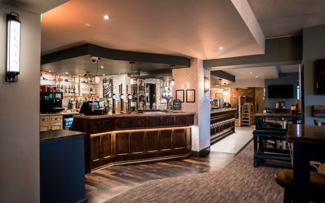 Cat & Lion Country Pub and Hotel