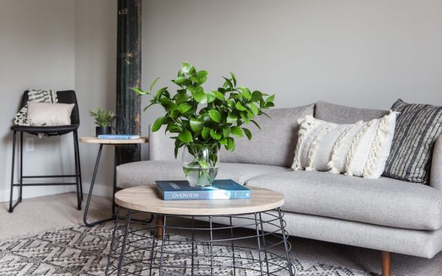 Architectural 1BR in Irish Channel by Sonder