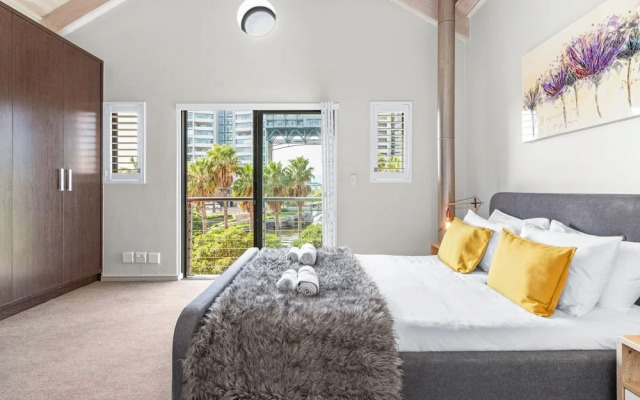 Manhattan Wharfside 301