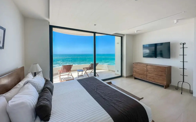 5BR Beachfront Luxury Condo